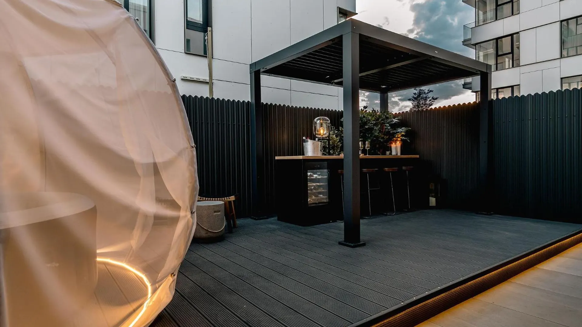 Apartment Downtown Scandinavian Igloo With Jacuzzi&Garden Bucharest