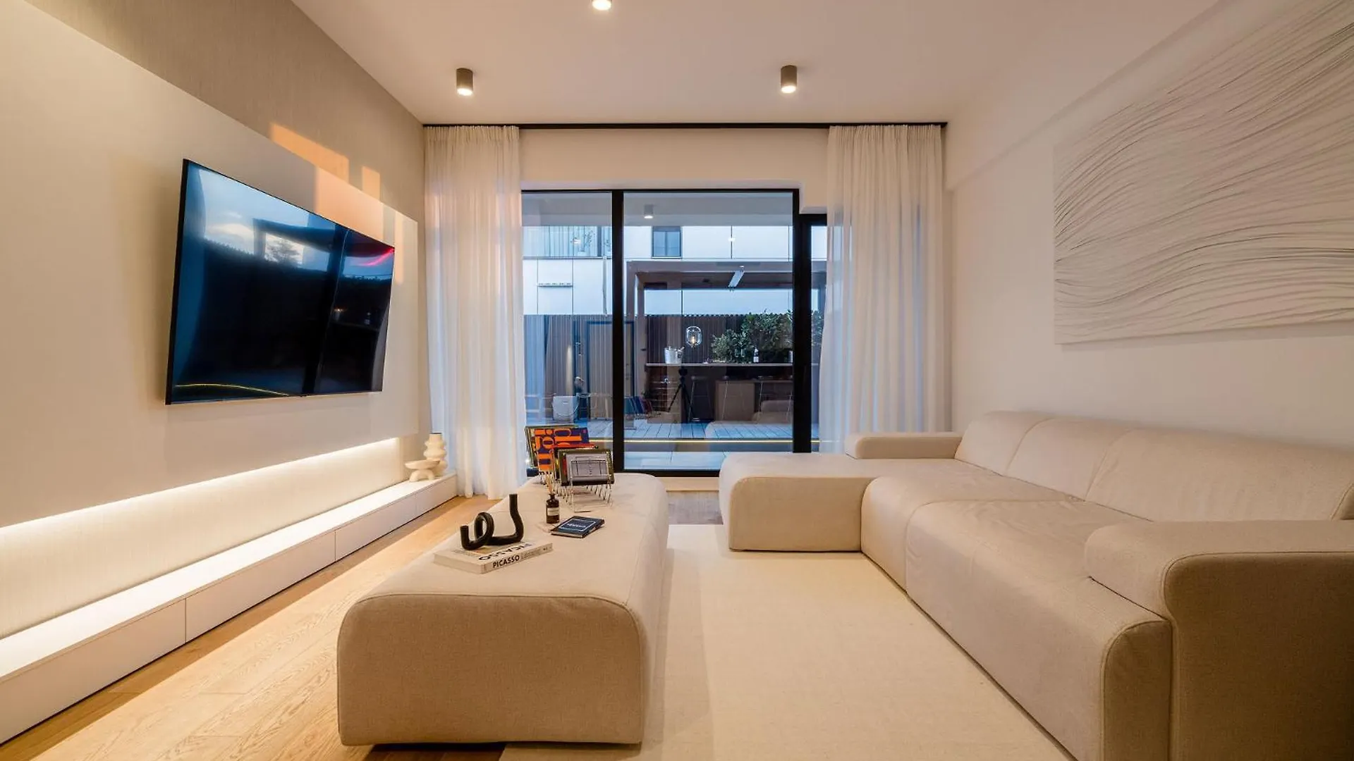 Downtown Scandinavian Igloo With Jacuzzi&Garden Bucharest