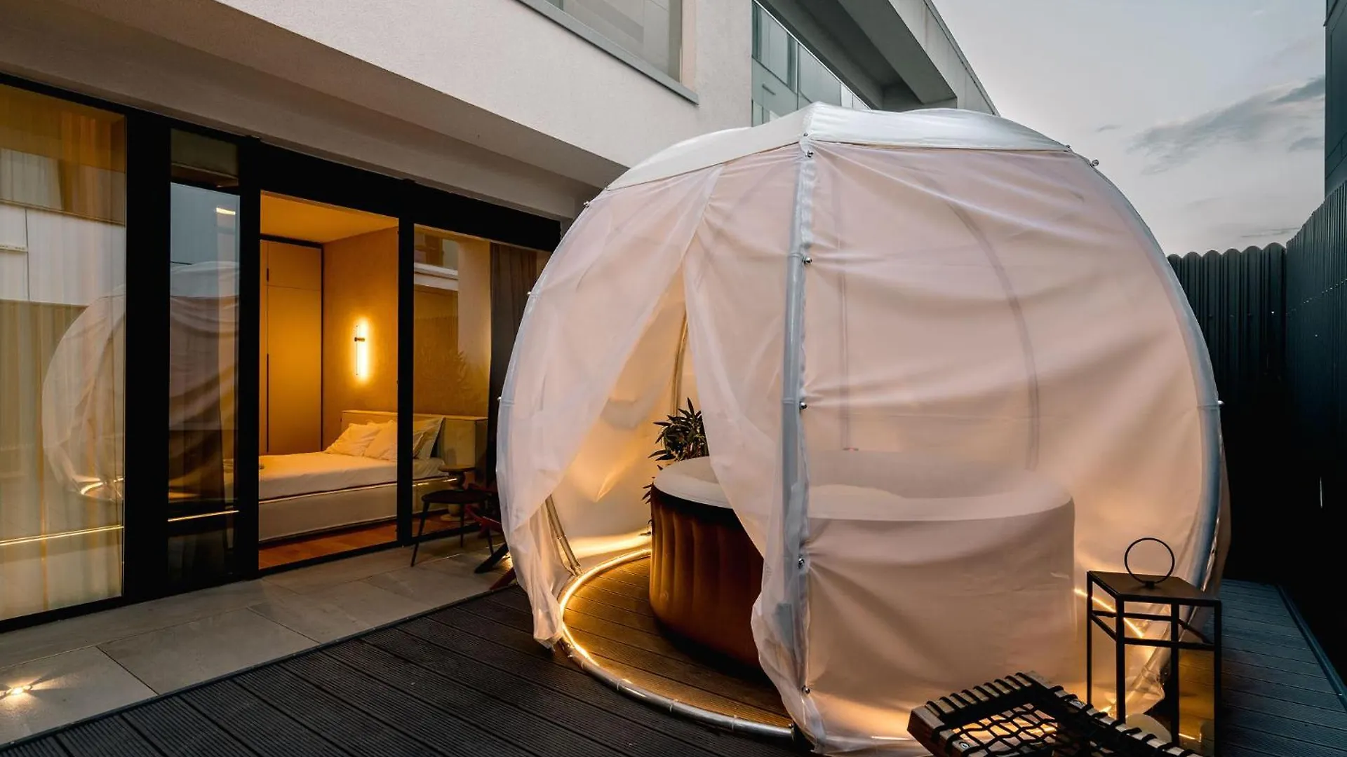 Downtown Scandinavian Igloo With Jacuzzi&Garden Bucharest