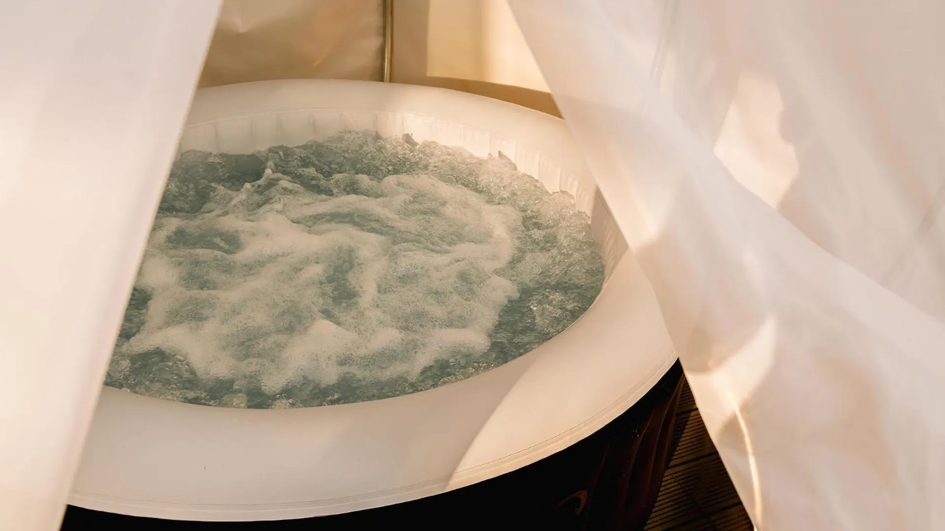 Downtown Scandinavian Igloo With Jacuzzi&Garden Bucharest 0*,  Romania