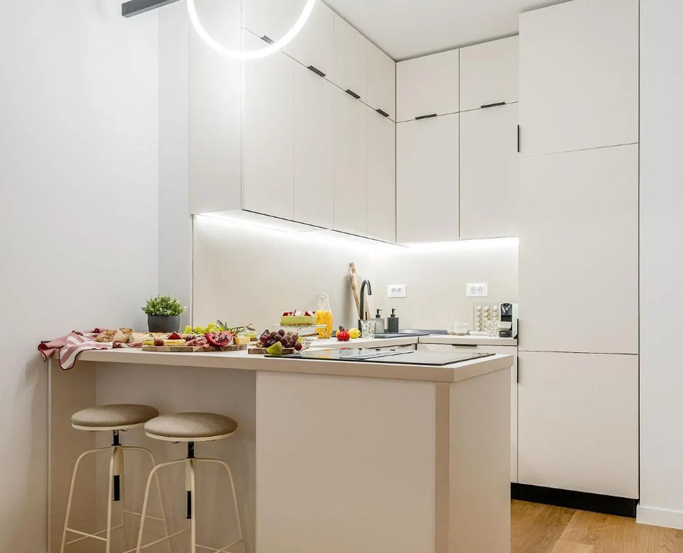 Apartment Downtown Scandinavian Igloo With Jacuzzi&Garden Bucharest