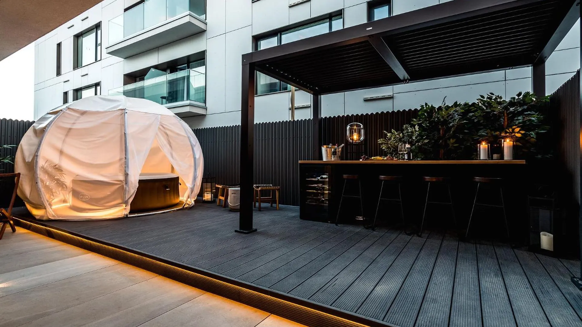 Downtown Scandinavian Igloo With Jacuzzi&Garden Bucharest 0*,